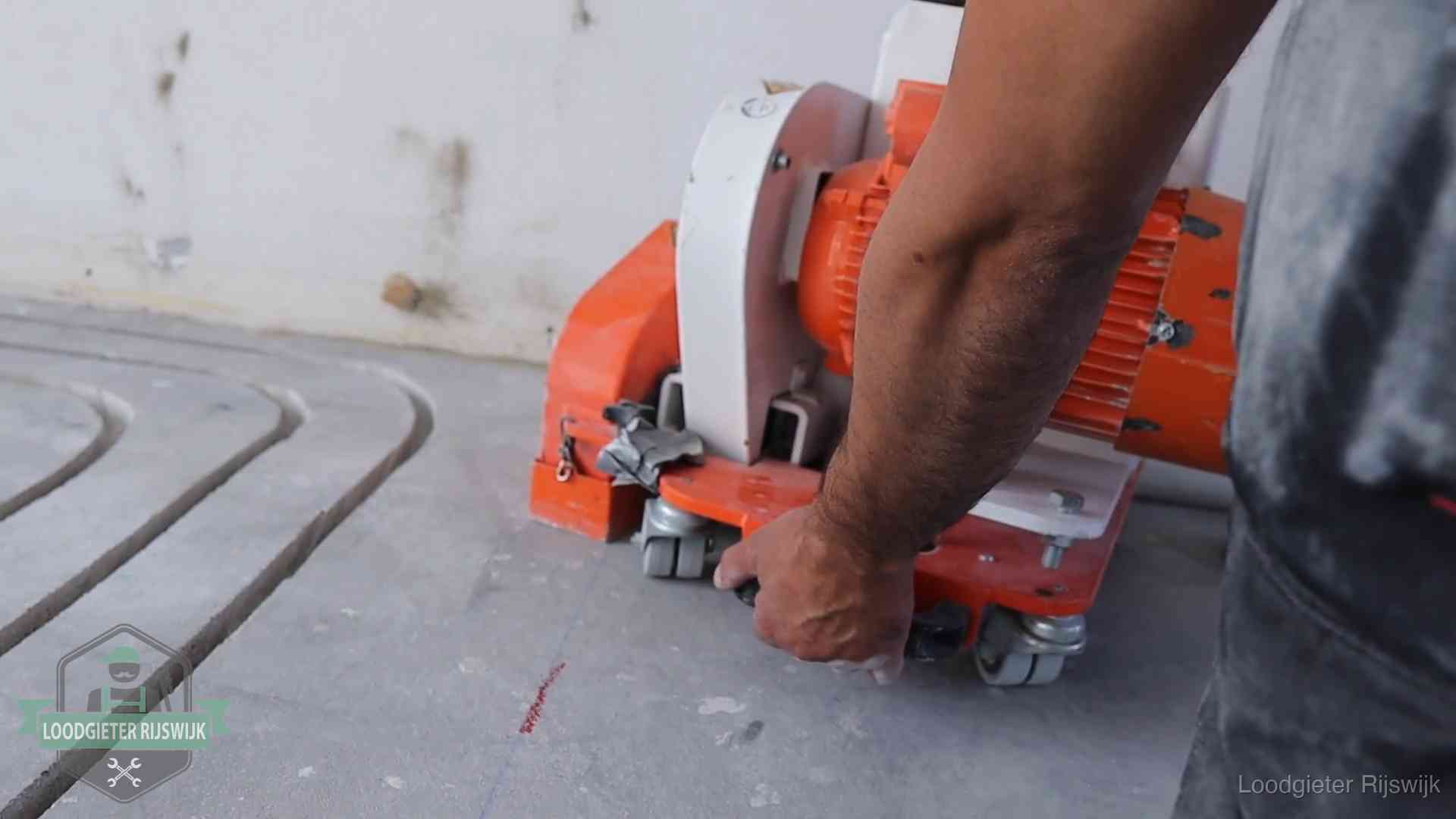 Sleuvenpatroon voor vloerverwarming in de dekvloer van een woning in Rijswijk